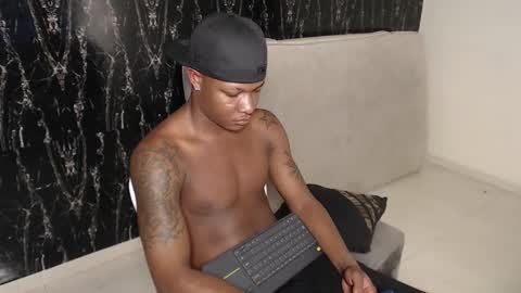 Snapshot of alid_17 chatting on 02/25/26, 06:45 Alid 17 online show from 02/25/26, 06:45