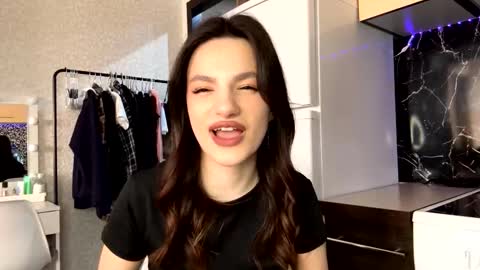 Snapshot of alidagenthner chatting on 03/30/26, 07:42 Niki online show from 03/30/26, 07:42