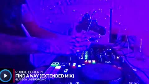 Snapshot of alien8720 chatting on 12/19/25, 06:59 busco rockera online show from 12/19/25, 06:59