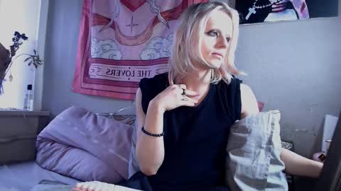 Snapshot of alien_bella chatting on 02/28/26, 01:23 Alien Bella online show from 02/28/26, 01:23