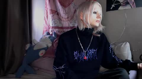 Snapshot of alien_bella chatting on 03/23/26, 02:32 Alien Bella online show from 03/23/26, 02:32