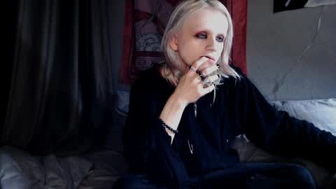 Snapshot of alien_bella chatting on 04/08/26, 02:22 Alien Bella online show from 04/08/26, 02:22