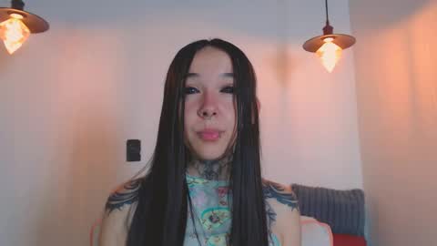 Snapshot of alien_eyes09 chatting on 04/19/26, 01:38 online show from 04/19/26, 01:38