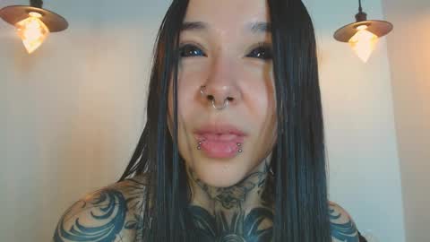 Snapshot of alien_eyes09 chatting on 04/24/26, 01:52 online show from 04/24/26, 01:52