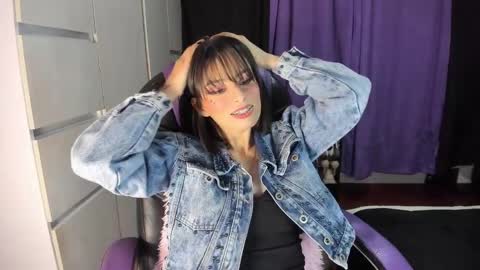 Snapshot of alien_universe chatting on 02/19/25, 12:57 Aiko Independent Model online show from 02/19/25, 12:57