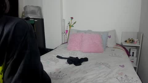 Snapshot of alien_universe chatting on 03/11/25, 02:10 Aiko Independent Model online show from 03/11/25, 02:10