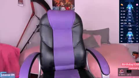 Snapshot of alien_universe chatting on 12/17/25, 07:53 Aiko Independent Model online show from 12/17/25, 07:53