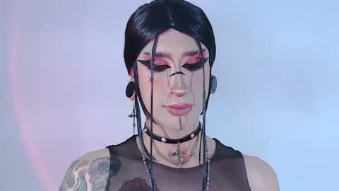Snapshot of alienexxx chatting on 06/05/26, 11:32 online show from 06/05/26, 11:32