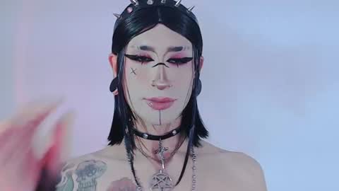 Snapshot of alienexxx chatting on 06/13/26, 10:51 online show from 06/13/26, 10:51