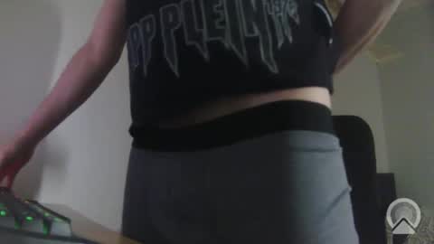 Snapshot of aligator2001 chatting on 11/03/25, 11:55 daddy online show from 11/03/25, 11:55