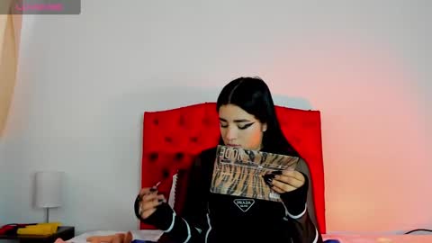 Snapshot of aliice_walker_ chatting on 12/17/24, 12:33 aliice_walker_ online show from 12/17/24, 12:33