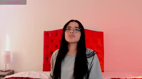 Snapshot of aliice_walker_ chatting on 12/20/24, 06:45 aliice_walker_ online show from 12/20/24, 06:45