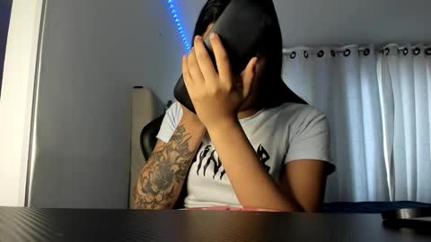 Snapshot of aliice_walker_ chatting on 10/17/25, 12:19 aliice_walker_ online show from 10/17/25, 12:19