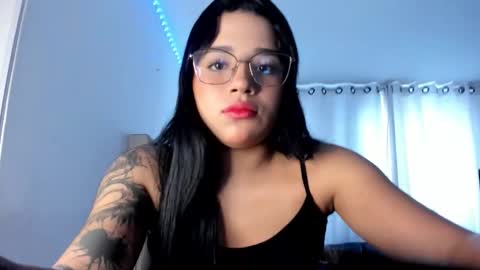 Snapshot of aliice_walker_ chatting on 10/23/25, 02:05 aliice_walker_ online show from 10/23/25, 02:05