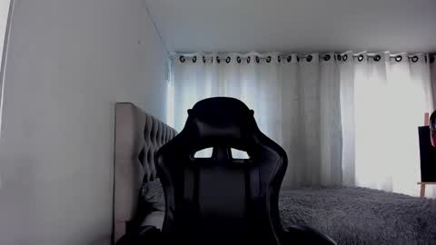 aliice_walker_ online show from 11/24/25, 07:13