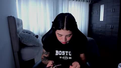 aliice_walker_ online show from 12/02/25, 03:51