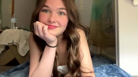 Snapshot of aliii1123 chatting on 01/28/25, 02:43 aliii1123 online show from 01/28/25, 02:43