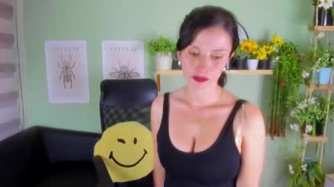 Snapshot of aliiz_01 chatting on 12/20/24, 06:13 Camii online show from 12/20/24, 06:13