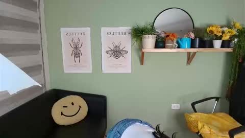 Snapshot of aliiz_01 chatting on 02/21/25, 12:05 Camii online show from 02/21/25, 12:05