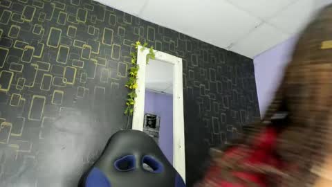 Snapshot of alika01_ chatting on 01/31/25, 01:02 alika online show from 01/31/25, 01:02