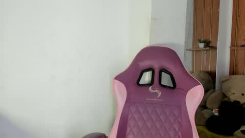 Snapshot of alika01_ chatting on 11/13/25, 02:49 alika online show from 11/13/25, 02:49