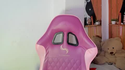 Snapshot of alika01_ chatting on 12/01/25, 01:38 alika online show from 12/01/25, 01:38