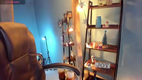 Snapshot of alika_houston chatting on 12/28/24, 05:12 IG Alik nasso    online show from 12/28/24, 05:12