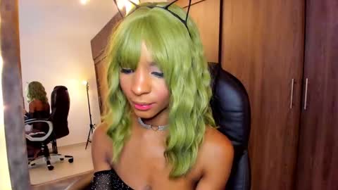Snapshot of alika_houston chatting on 02/01/25, 07:13 IG Alik nasso    online show from 02/01/25, 07:13