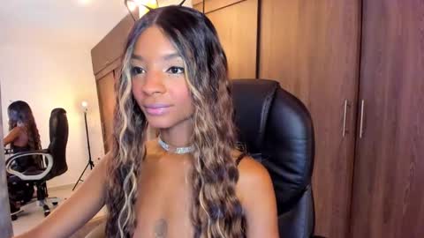 Snapshot of alika_houston chatting on 02/16/25, 08:21 IG Alik nasso    online show from 02/16/25, 08:21