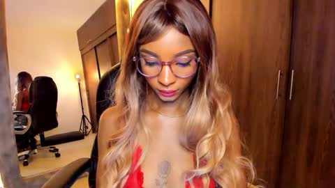 Snapshot of alika_houston chatting on 10/21/25, 03:40 IG Alik nasso    online show from 10/21/25, 03:40