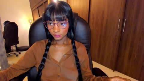 Snapshot of alika_houston chatting on 10/24/25, 05:15 IG Alik nasso    online show from 10/24/25, 05:15
