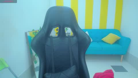 alina09_ online show from 11/16/25, 05:18