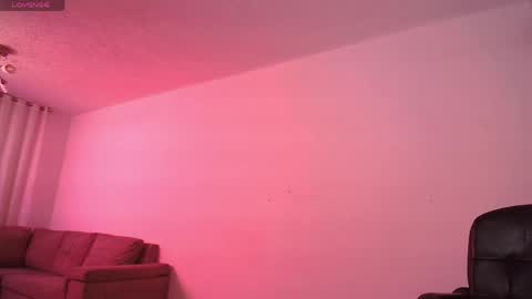Snapshot of alina_lee01 chatting on 04/15/26, 01:23 NYX online show from 04/15/26, 01:23