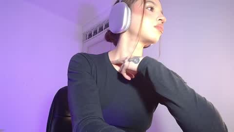 Snapshot of alina_lee01 chatting on 05/19/26, 01:11 NYX online show from 05/19/26, 01:11