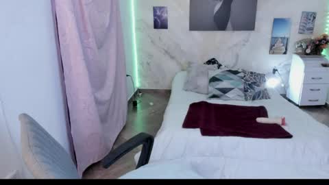 Snapshot of alinabozz1 chatting on 04/13/26, 04:18 alinabozz1 online show from 04/13/26, 04:18