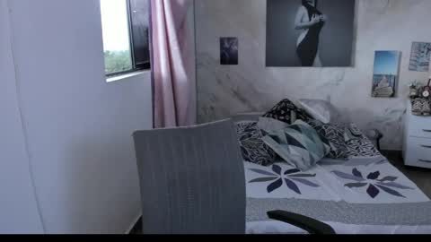 Snapshot of alinabozz1 chatting on 04/18/26, 08:42 alinabozz1 online show from 04/18/26, 08:42