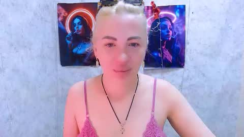 Snapshot of alinafrey_ chatting on 03/17/26, 05:11 Alina online show from 03/17/26, 05:11