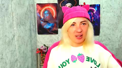 Snapshot of alinafrey_ chatting on 03/25/26, 05:35 Alina online show from 03/25/26, 05:35