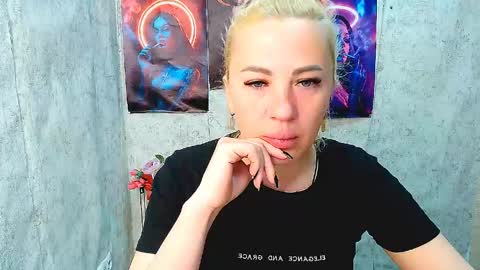 Snapshot of alinafrey_ chatting on 03/30/26, 05:41 Alina online show from 03/30/26, 05:41