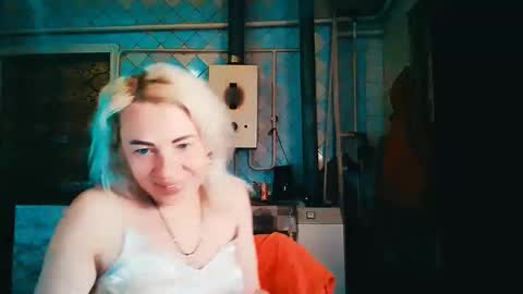 Snapshot of alinafrey_ chatting on 04/21/26, 03:46 Alina online show from 04/21/26, 03:46