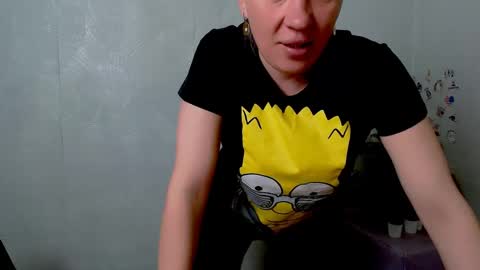 Snapshot of alinafrey_ chatting on 05/05/26, 04:20 Alina online show from 05/05/26, 04:20