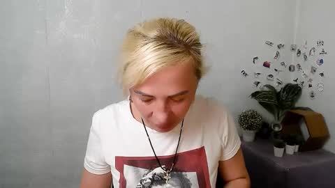 Snapshot of alinafrey_ chatting on 05/07/26, 04:07 Alina online show from 05/07/26, 04:07