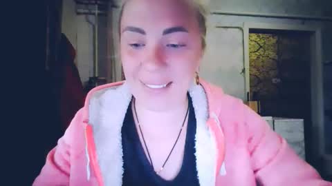 Snapshot of alinafrey_ chatting on 05/09/26, 05:45 Alina online show from 05/09/26, 05:45