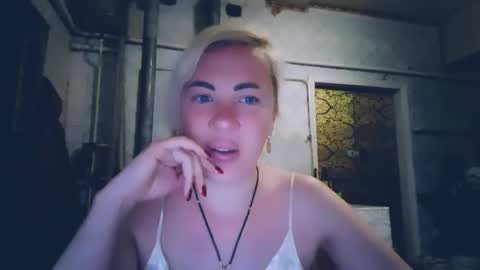 Snapshot of alinafrey_ chatting on 05/12/26, 02:19 Alina online show from 05/12/26, 02:19