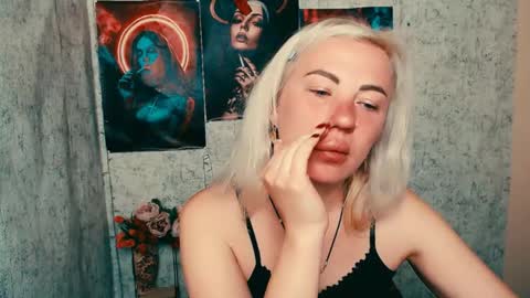 Snapshot of alinafrey_ chatting on 05/18/26, 03:57 Alina online show from 05/18/26, 03:57