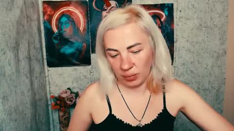 Snapshot of alinafrey_ chatting on 05/18/26, 04:07 Alina online show from 05/18/26, 04:07