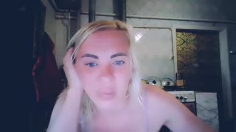 Snapshot of alinafrey_ chatting on 05/23/26, 03:27 Alina online show from 05/23/26, 03:27