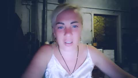 Snapshot of alinafrey_ chatting on 05/25/26, 06:47 Alina online show from 05/25/26, 06:47