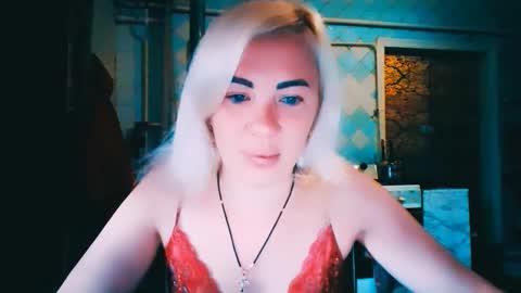 Snapshot of alinafrey_ chatting on 05/30/26, 04:42 Alina online show from 05/30/26, 04:42