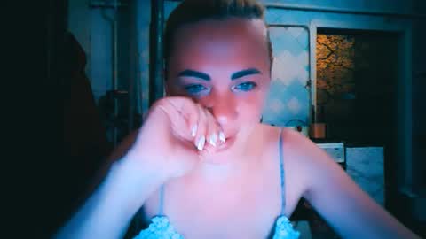 Snapshot of alinafrey_ chatting on 06/07/26, 07:28 Alina online show from 06/07/26, 07:28